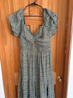 Trixxi Olive Green Floral Puff-Sleeve Midi Dress